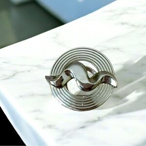 Scarf Clip /Brooch, Circular Shape, Silver Tone 🩶